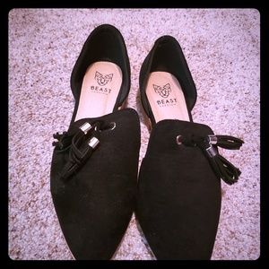 Almond toe tassel flats